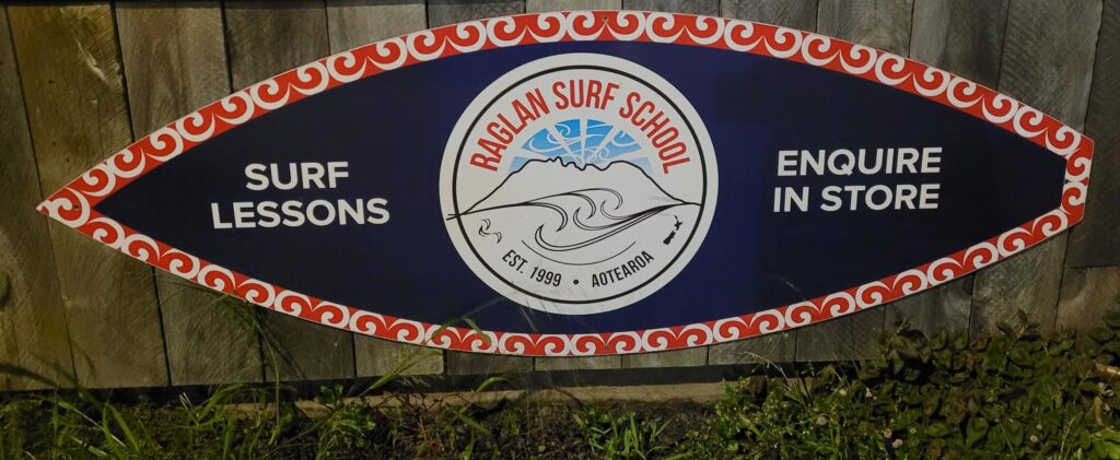 Surfin‘ Raglan